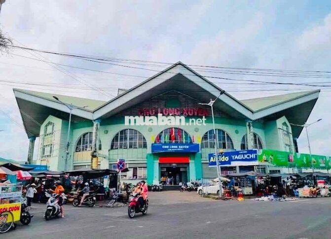 NHÀ BÁN chính chủ (Ngay góc chợ Long Xuyên) thương lượng ACE