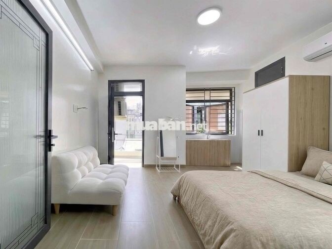 Căn hộ full nội thất ban công lớn khu Ngã Tư Phú Nhuận - Chợ Bà Chiểu