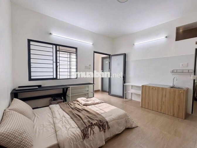 Căn hộ full nội thất ban công lớn khu Ngã Tư Phú Nhuận - Chợ Bà Chiểu