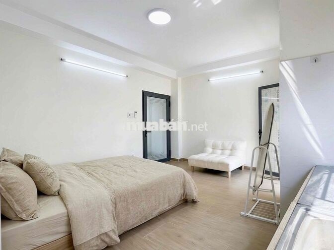Căn hộ full nội thất ban công lớn khu Ngã Tư Phú Nhuận - Chợ Bà Chiểu