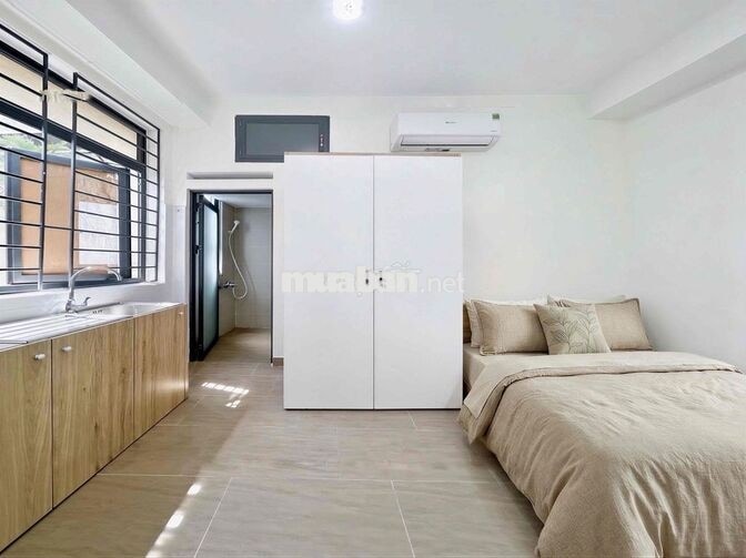Căn hộ full nội thất ban công lớn khu Ngã Tư Phú Nhuận - Chợ Bà Chiểu