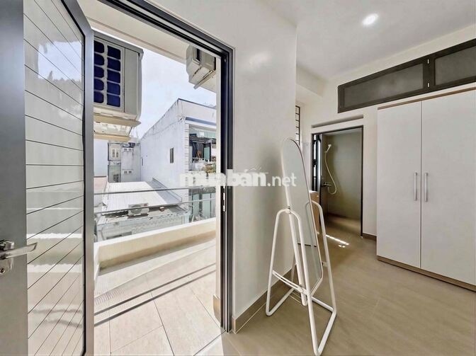 Căn hộ full nội thất ban công lớn khu Ngã Tư Phú Nhuận - Chợ Bà Chiểu
