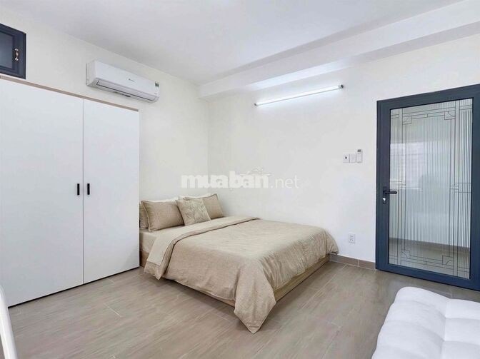 Căn hộ full nội thất ban công lớn khu Ngã Tư Phú Nhuận - Chợ Bà Chiểu