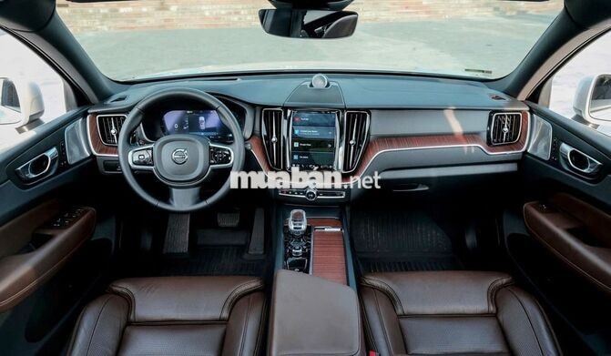 VOLVO XC60 2023 B6 TRẮNG