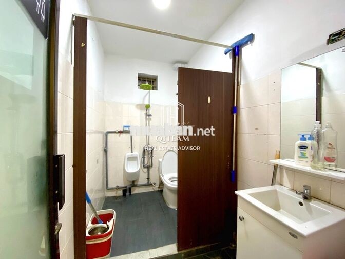 Spa- tiệm tóc 173 Nguyễn Công Trứ, Q1. Dt: 5x20m, Kc: trệt 4 lầu