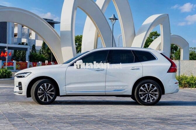 VOLVO XC60 2023 B6 TRẮNG