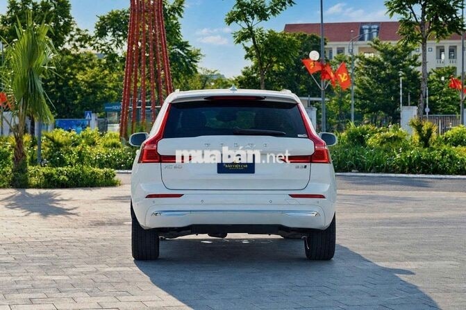 VOLVO XC60 2023 B6 TRẮNG