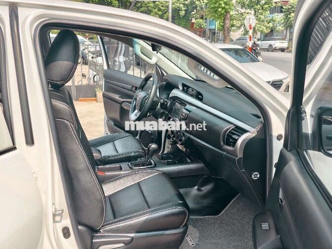 Toyota Hilux 2021 Màu Trắng .Số Tự Động