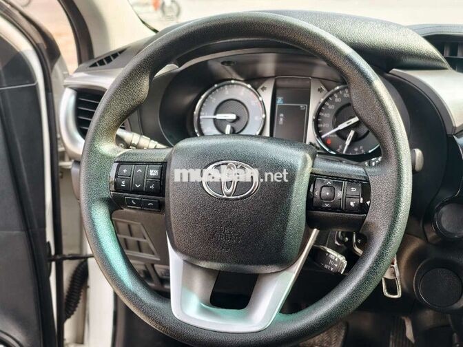 Toyota Hilux 2021 Màu Trắng .Số Tự Động