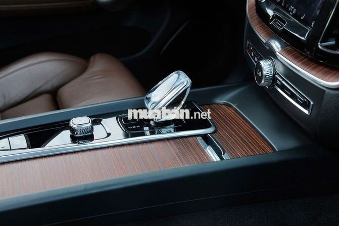 VOLVO XC60 2023 B6 TRẮNG