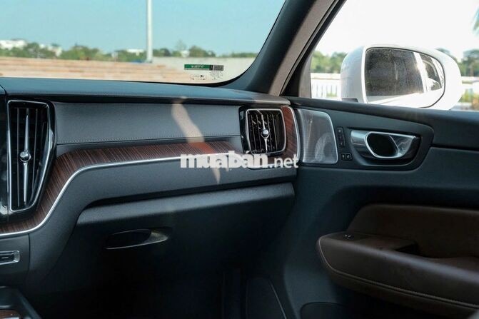 VOLVO XC60 2023 B6 TRẮNG