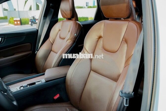 VOLVO XC60 2023 B6 TRẮNG