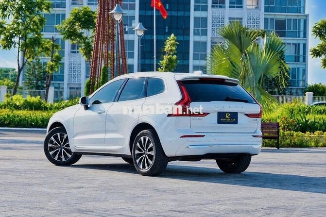 VOLVO XC60 2023 B6 TRẮNG