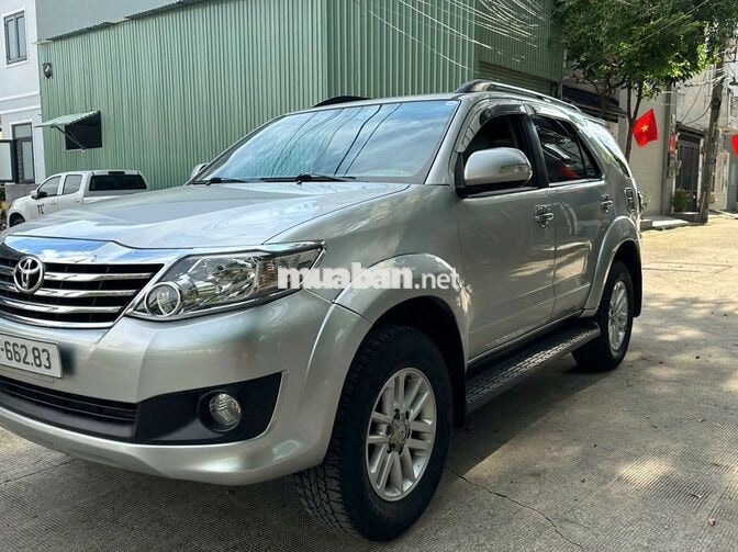 Toyota Fortuner 2014 7 chỗ Bạc 82.000 km