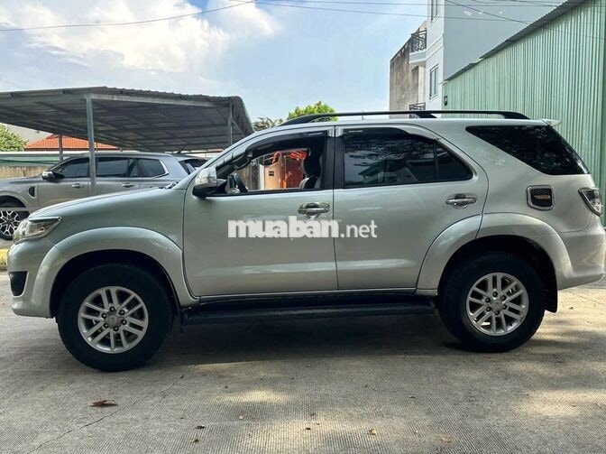 Toyota Fortuner 2014 7 chỗ Bạc 82.000 km