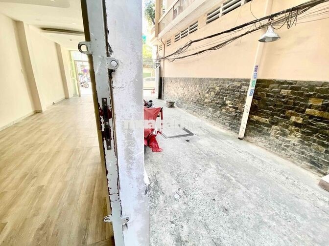 Mb  nguyen lầu 5 ngay góc ngã ba
