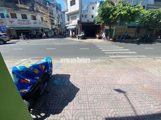 Mb  nguyen lầu 5 ngay góc ngã ba