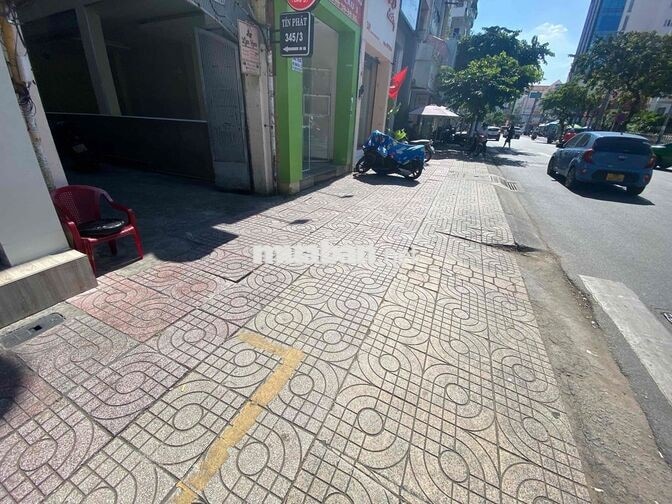 Mb  nguyen lầu 5 ngay góc ngã ba