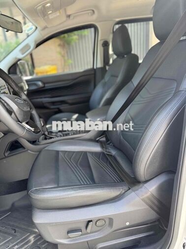 Ford Everest Ambient 2024 7 chỗ 26.000 km