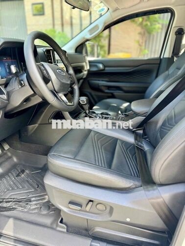 Ford Everest Ambient 2024 7 chỗ 26.000 km