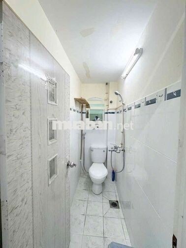 nhà nc mới đẹp 3,2 x 12  tr lầu 2pn 2vs CMT8 P10 Q3