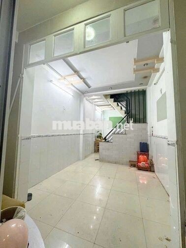 nhà nc mới đẹp 3,2 x 12  tr lầu 2pn 2vs CMT8 P10 Q3