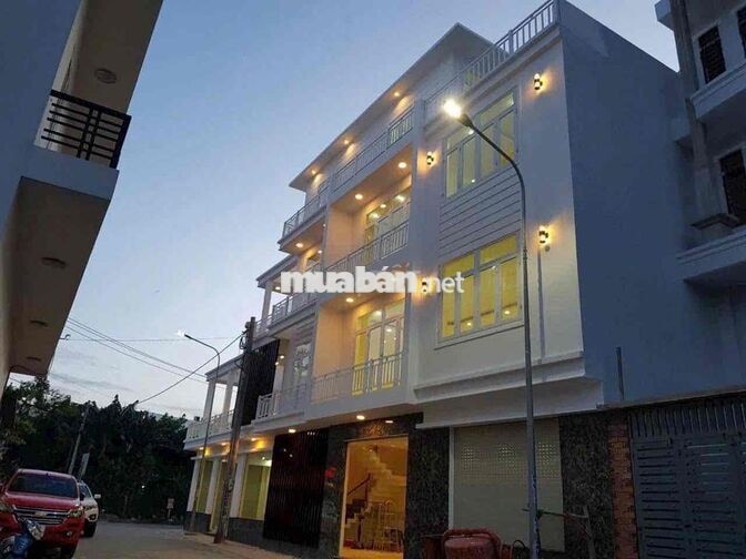 Nhà 2 lầu tum 5x28 góc 2 mặt tiền cách Lê Văn Khương 50m