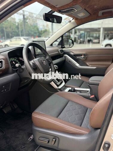 Toyota Innova Cross 2025 Bản 2.0V Xăng Cao Cấp