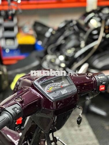 Honda Dream Trung Quốc màu Đỏ mận