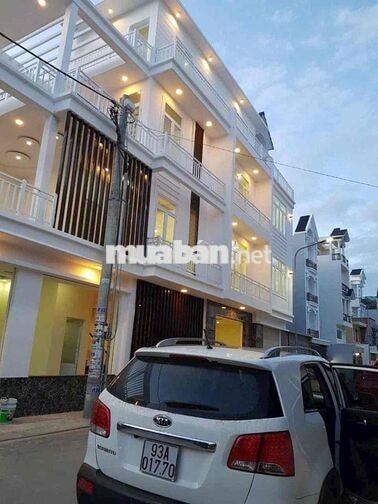 Nhà 2 lầu tum 5x28 góc 2 mặt tiền cách Lê Văn Khương 50m