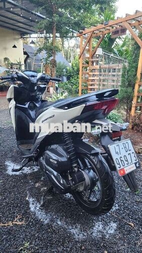xe gia đình bán Honda Vario 125 2022  màu trắng