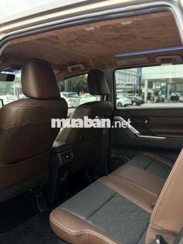 Toyota Innova Cross 2025 Bản 2.0V Xăng Cao Cấp