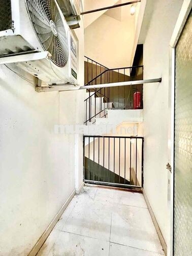 CHO THUÊ DUPLEX CĂN HỘ BAN CÔNG - RỘNG 30m2 NGAY DƯƠNG QUẢNG HÀM