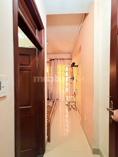 Bán nhà Đề Thám Q1 dt 3,3x8m 4 tầng BTCT 10m ra mặt tiền chỉ 6,9 tỷ.