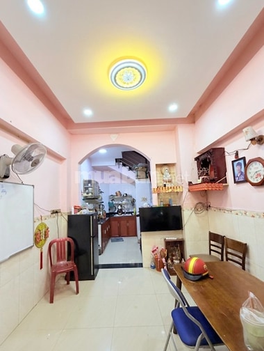 Bán nhà Đề Thám Q1 dt 3,3x8m 4 tầng BTCT 10m ra mặt tiền chỉ 6,9 tỷ.