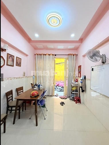 Bán nhà Đề Thám Q1 dt 3,3x8m 4 tầng BTCT 10m ra mặt tiền chỉ 6,9 tỷ.