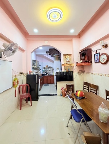 Bán nhà Đề Thám Q1 dt 3,3x8m 4 tầng BTCT 10m ra mặt tiền chỉ 6,9 tỷ.