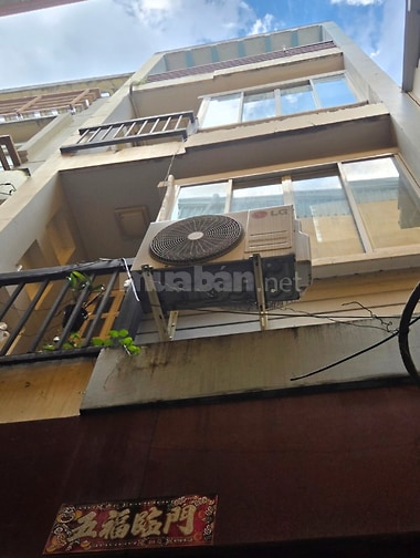 Bán nhà Đề Thám Q1 dt 3,3x8m 4 tầng BTCT 10m ra mặt tiền chỉ 6,9 tỷ.