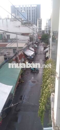 Cho thuê nhà 4PN, 3WC, sân thượng, hẻm 6,5m Bùi Văn Ba