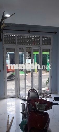 Cho thuê nhà 4PN, 3WC, sân thượng, hẻm 6,5m Bùi Văn Ba