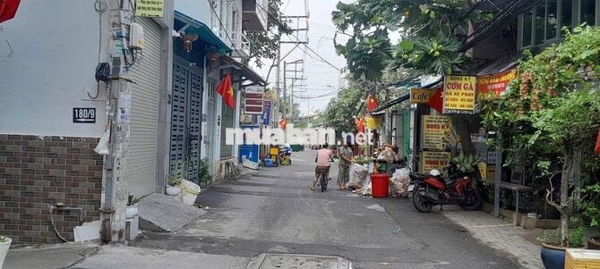 Cho thuê nhà 4PN, 3WC, sân thượng, hẻm 6,5m Bùi Văn Ba