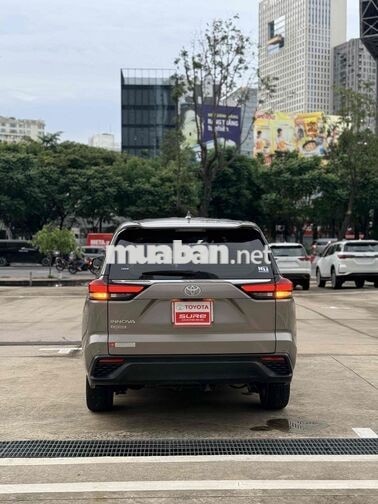 Toyota Innova Cross 2025 Bản 2.0V Xăng Cao Cấp