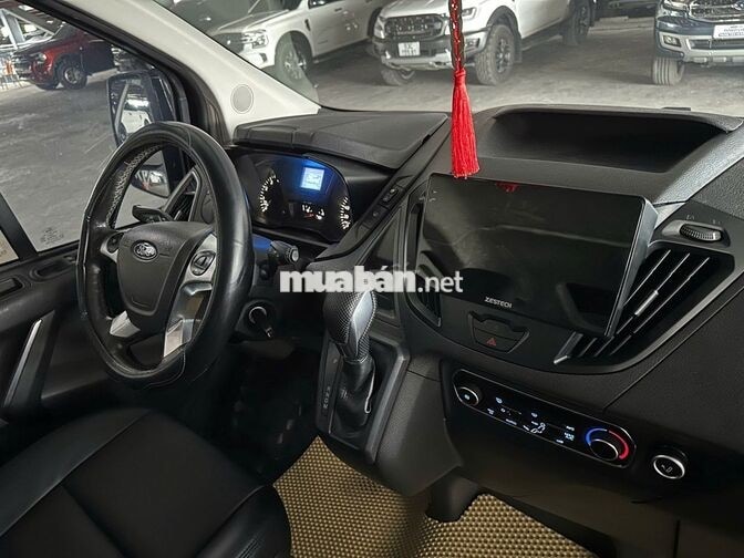 Ford Tourneo 2019 Titanium 7 chổ MPV, vay NH 75%