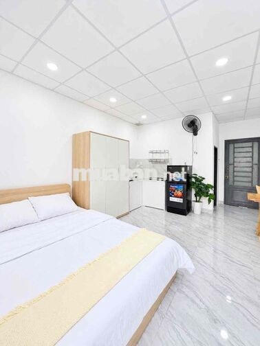 CHO THUÊ CHDV - BAN CÔNG, RỘNG 35m2 NGAY QUANG TRUNG