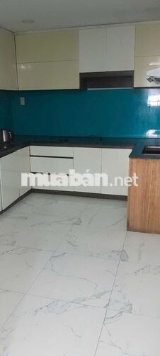 Cho thuê nhà 4PN, 3WC, sân thượng, hẻm 6,5m Bùi Văn Ba