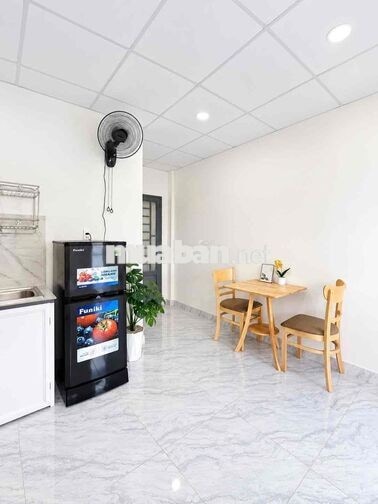 CHO THUÊ CHDV - BAN CÔNG, RỘNG 35m2 NGAY QUANG TRUNG