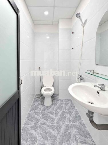 CHO THUÊ CHDV - BAN CÔNG, RỘNG 35m2 NGAY QUANG TRUNG