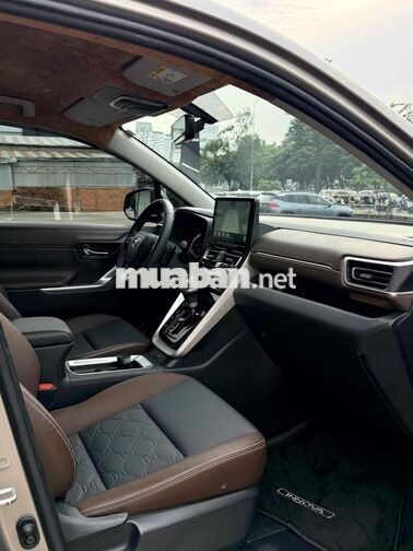 Toyota Innova Cross 2025 Bản 2.0V Xăng Cao Cấp