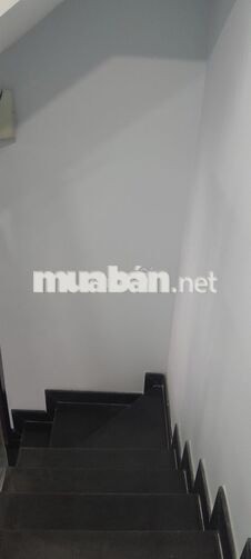 Cho thuê nhà 4PN, 3WC, sân thượng, hẻm 6,5m Bùi Văn Ba
