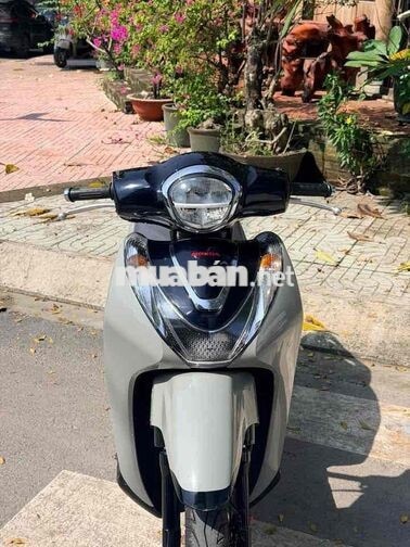 Honda SH Mode 2025 màu xám